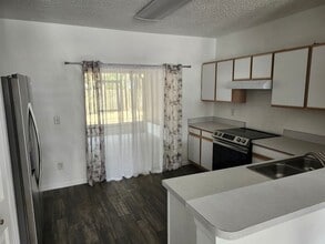 6559 Osprey Lake Cir in Riverview, FL - Building Photo - Building Photo