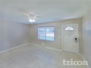 6313 S Clark Ave in Tampa, FL - Building Photo - Building Photo