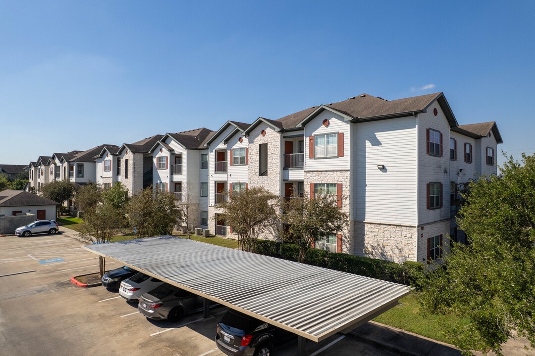 Stonebridge at City Park in Houston, TX - Building Photo