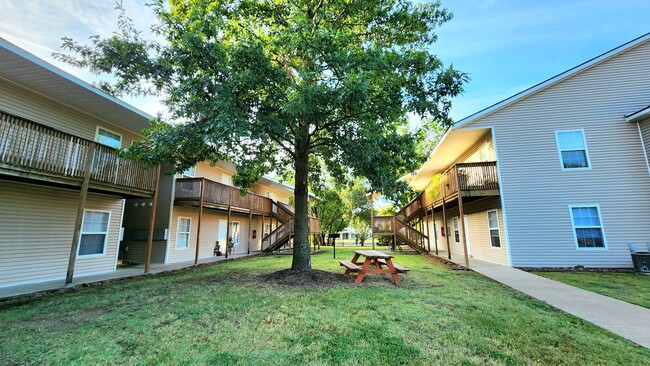 Willow Park Apartments in Fayetteville, AR - Building Photo - Building Photo