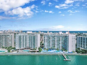 1000 West Ave in Miami Beach, FL - Building Photo - Building Photo
