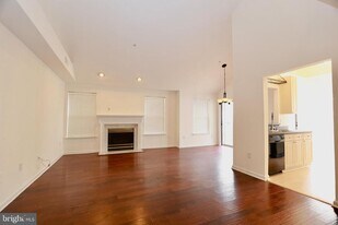 5928 Founders Crossing Ct in Alexandria, VA - Building Photo