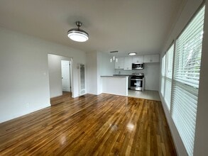 5700 Hazeltine Ave in Van Nuys, CA - Building Photo - Building Photo