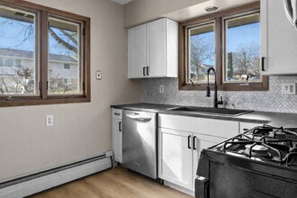 4111 Lowry Ave N, Unit 2 in Minneapolis, MN - Foto de edificio - Building Photo