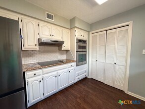 101 Maplewood Dr in Victoria, TX - Building Photo - Building Photo