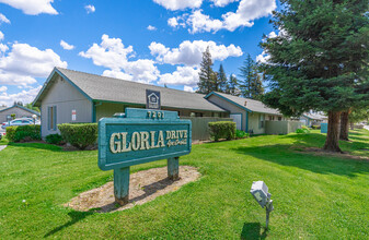 Gloria Drive Apartments in Sacramento, CA - Foto de edificio - Building Photo