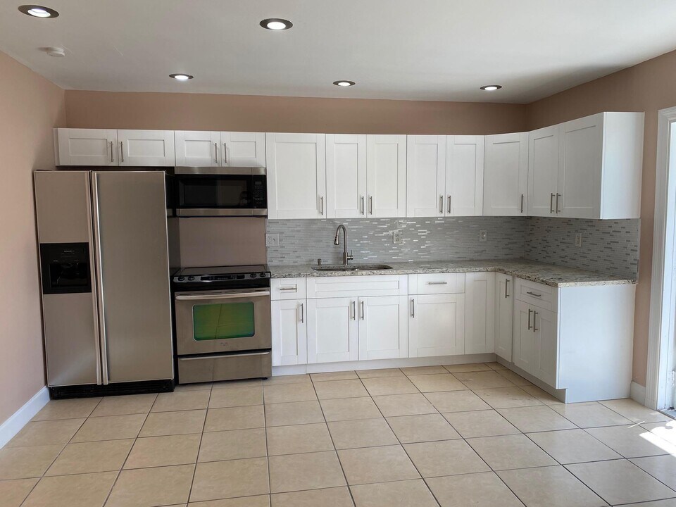 16 NE 9th Ave in Deerfield Beach, FL - Building Photo