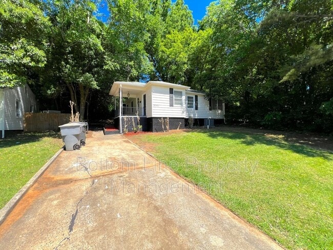 property at 3141 Columbus Cir