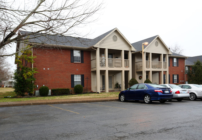 Canterbury Apartments in Hopkinsville, KY - Foto de edificio - Building Photo