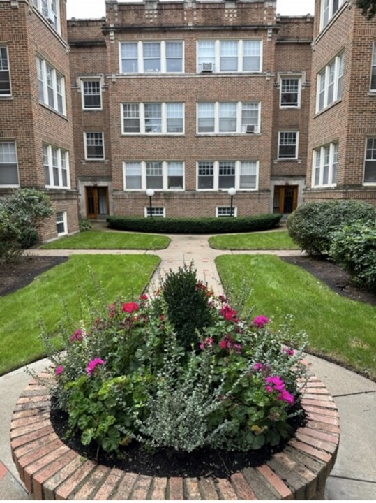 5646 N Ridge Ave in Chicago, IL - Building Photo