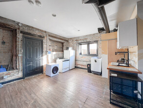 639 N Troy St, Unit 1 in Chicago, IL - Building Photo - Building Photo
