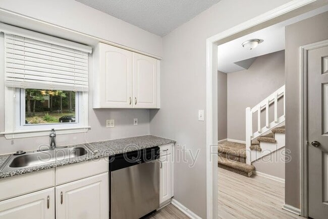 118 Karen Ct in Cary, NC - Building Photo - Building Photo