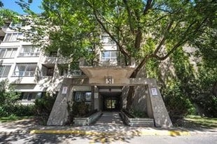 Villa Saint-Jean in Dollard-des-Ormeaux, QC - Building Photo