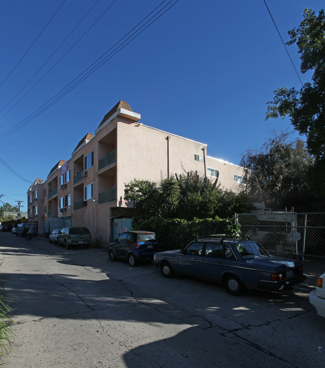 Woodside Apartments in Los Angeles, CA - Building Photo - Building Photo