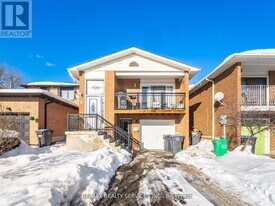 8 Deerpark Crescent in Brampton, ON - Building Photo
