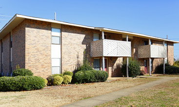 Athens Village in Athens, AL - Foto de edificio - Building Photo