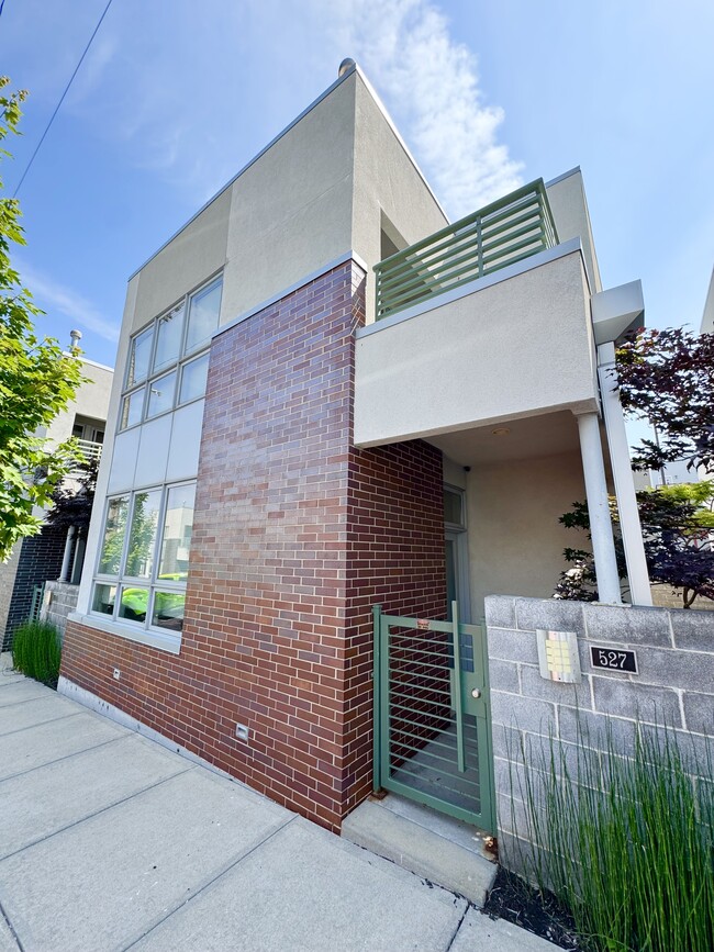 property at 527 Oak St