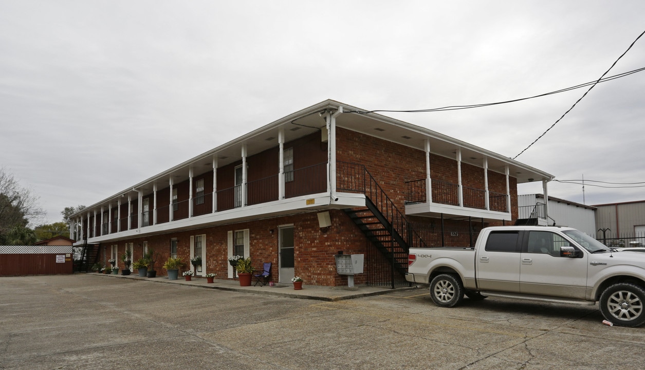 1225 Truxton St in Gretna, LA - Building Photo