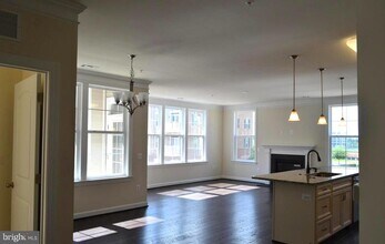 13724 Neil Armstrong Ave in Herndon, VA - Building Photo - Building Photo