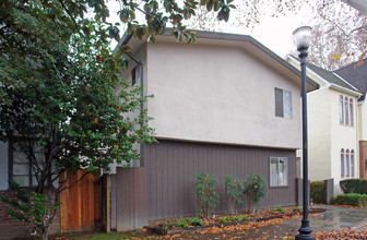 2208 H St in Sacramento, CA - Building Photo - Building Photo