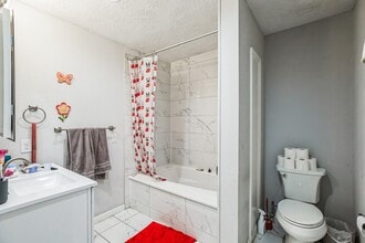 1301 Oaks Dr in Pasadena, TX - Building Photo - Building Photo