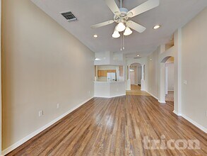 1926 Sean Wood Cir in Brandon, FL - Building Photo - Building Photo