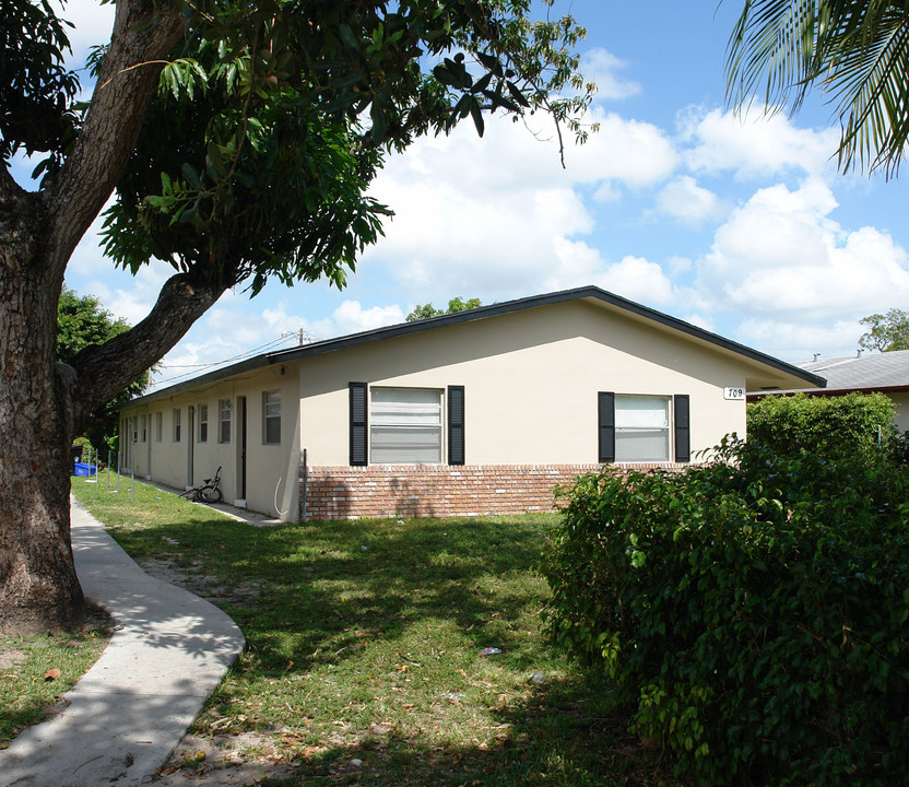 709 SW 15th Ave in Fort Lauderdale, FL - Building Photo