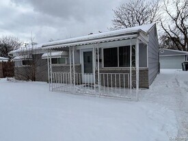 416 E Bernhard Ave in Hazel Park, MI - Building Photo