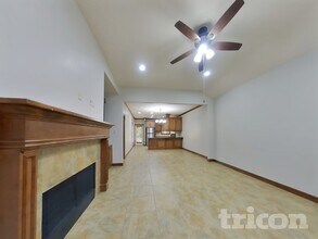 103 Lullaby Ln in Montgomery, TX - Foto de edificio - Building Photo