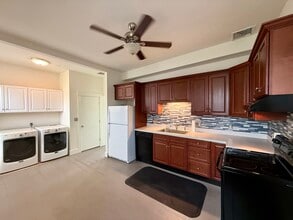 1530 New Holland Rd, Unit 2nd floor Apt C in Reading, PA - Foto de edificio - Building Photo
