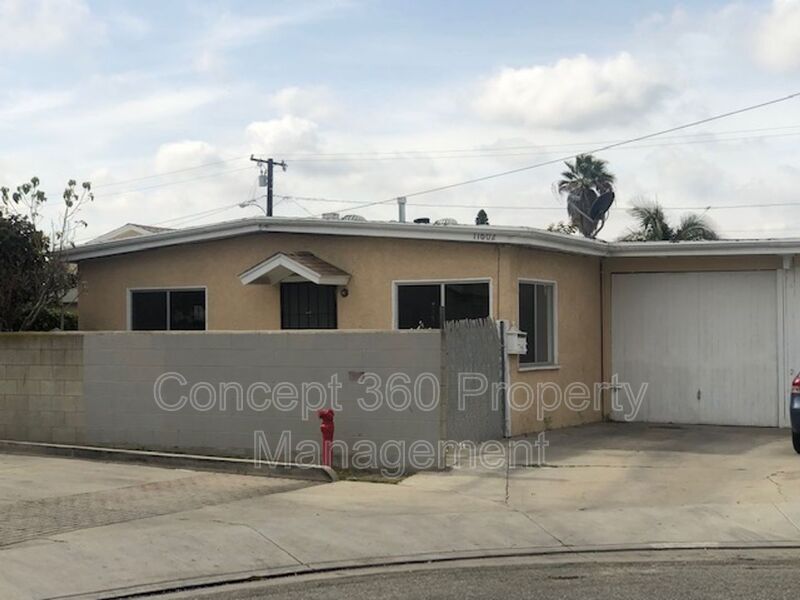 11602 Walcroft St in Lakewood, CA - Building Photo