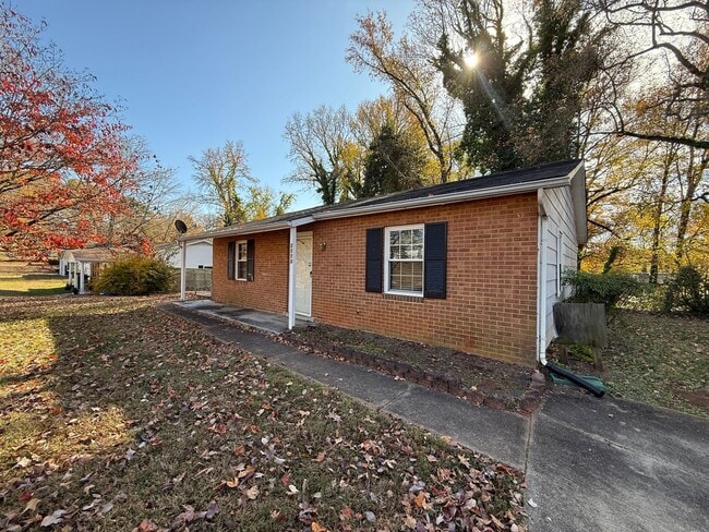 2770 Laguna Ave in Winston-Salem, NC - Building Photo - Building Photo