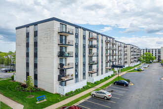 Terrace Square Condominiums in Niles, IL - Building Photo - Building Photo