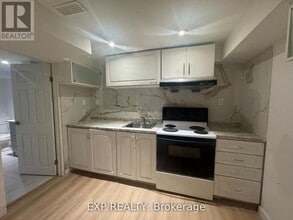 210 Church St in Georgina, ON - Building Photo - Building Photo