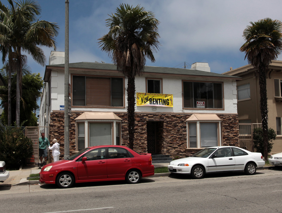 2075 E Broadway in Long Beach, CA - Foto de edificio