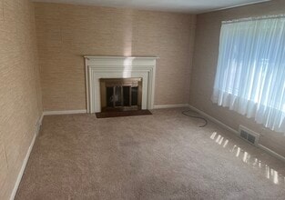 202 Abbotsford Ave in West Hartford, CT - Building Photo - Building Photo