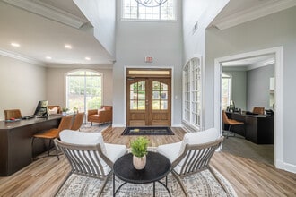 Hawthorne at Lake Heather in Birmingham, AL - Building Photo - Building Photo