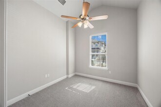 7102 Cut Plains Trail in Austin, TX - Building Photo - Building Photo