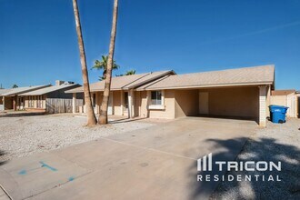 8948 W Heatherbrae Dr in Phoenix, AZ - Building Photo - Building Photo