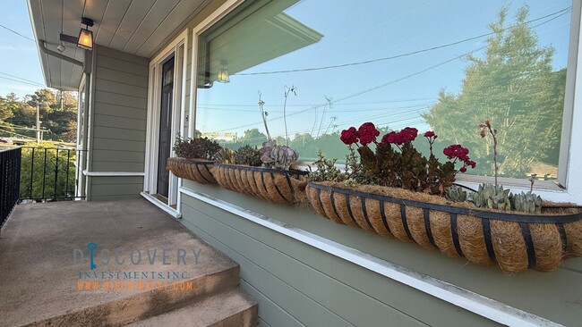 4047 Rusting Ave in Oakland, CA - Building Photo - Building Photo