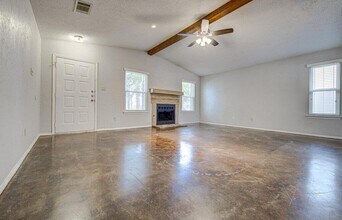 12925 Covington Trail in Austin, TX - Foto de edificio - Building Photo