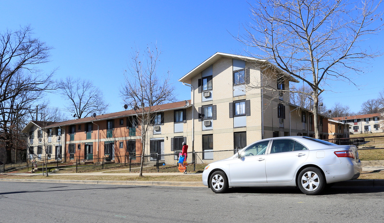 Woodland Terrace in Washington, DC - Building Photo