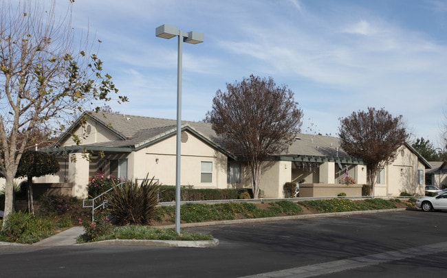 Creekside Senior Apartments 60+ in Riverside, CA - Foto de edificio - Building Photo