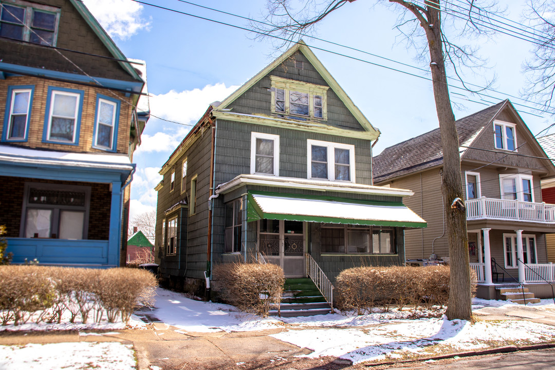 95 Pershing Ave in Buffalo, NY - Building Photo