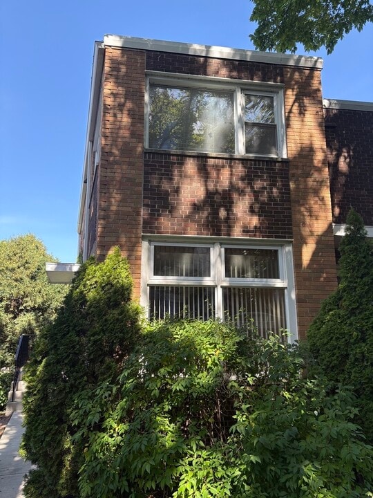 1990 Sheridan Rd in Highland Park, IL - Building Photo