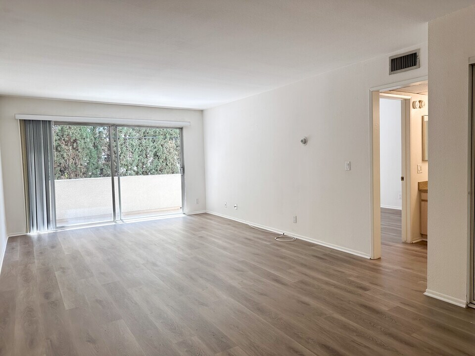 Woodman Oaks Apartments in Sherman Oaks, CA - Foto de edificio