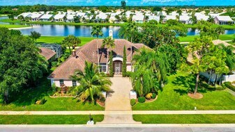 8304 Desmond Dr in Boynton Beach, FL - Building Photo