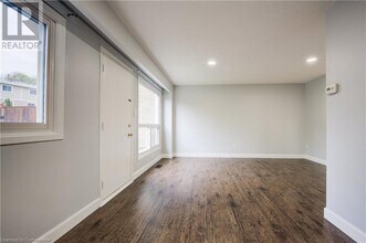 273 Pioneer Dr in Kitchener, ON - Building Photo - Building Photo