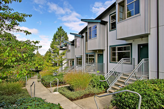 Radford Court in Seattle, WA - Building Photo - Building Photo