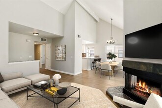 9250 Towne Centre Dr in San Diego, CA - Building Photo - Building Photo